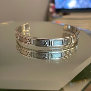 Authentic RETIRED AND RARE Tiffany and Co atlas cuff bracelet